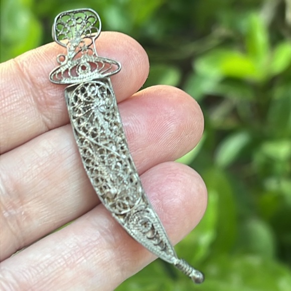 Vintage Filigree Sterling Silver Dagger Brooch - Picture 8 of 17